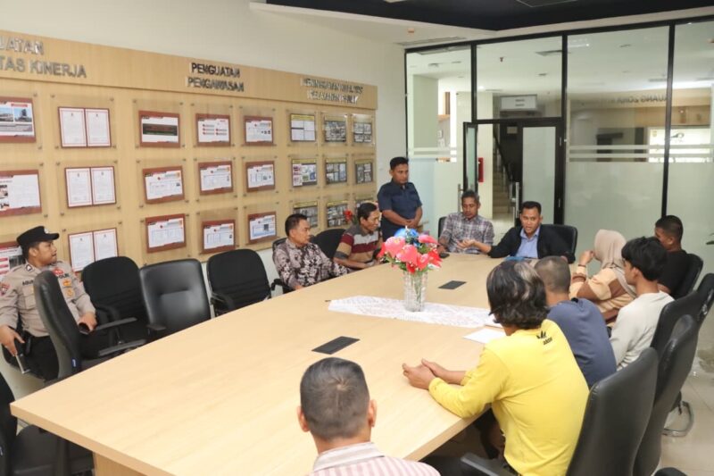 Viral di Media Sosial, Kasus Pelemparan Petasan terhadap Sopir Angkot Berakhir Damai.