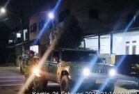 Tingkatkan Keamanan Wilayah di Bulan Ramadhan, Babinsa Patroli Siskamling dengan Komduk.