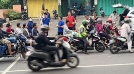 SMSI Tangsel Bagikan Takjil Kepada Pengguna Jalan