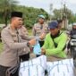 Ramadan Penuh Berkah, Kapolrestro Tangerang Kota Turun Langsung Bagikan Takjil untuk Pejuang Jalanan