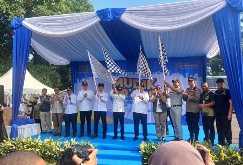 Walikota Tangerang Bersama Menhub RI Lepas Ribuan Pemudik Gratis di Terminal Poris.