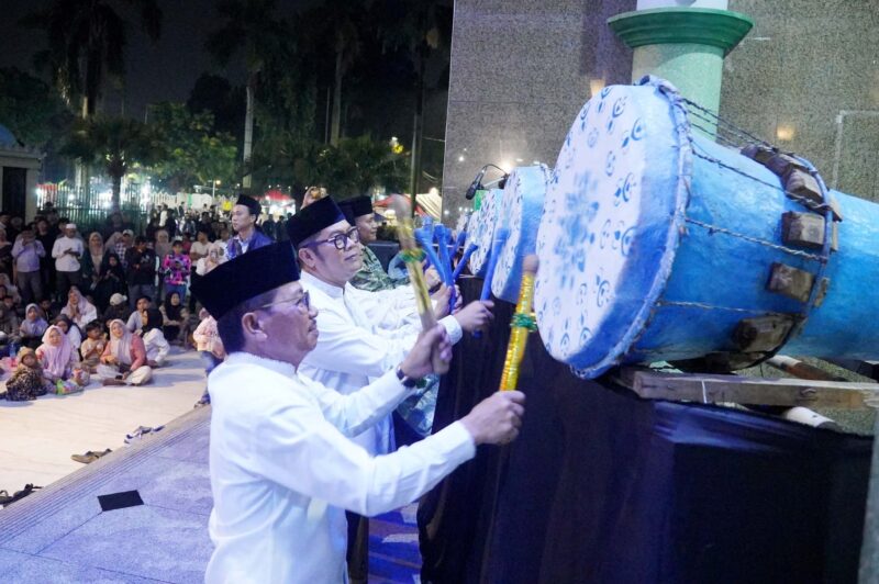 Walikota dan Wakil Walikota Tangerang Takbiran Bersama Warga di Al-A’Zhom.
