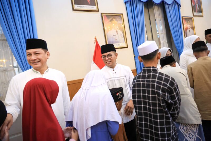 Hangatnya Idulfitri di Banten, Yatim Piatu dan Duafa Rayakan Lebaran Bersama Gubernur Andra Soni.
