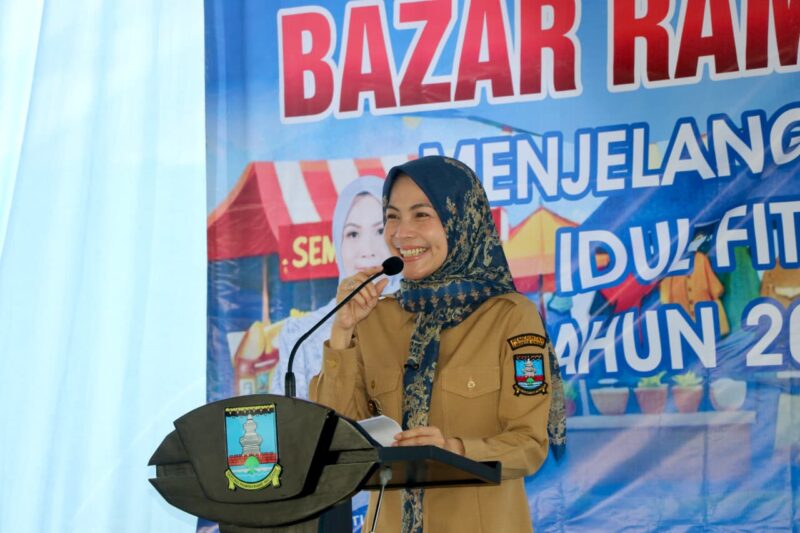 Ratusan Warga Bojonegara Serbu Bazar Ramadhan Pemkab Serang