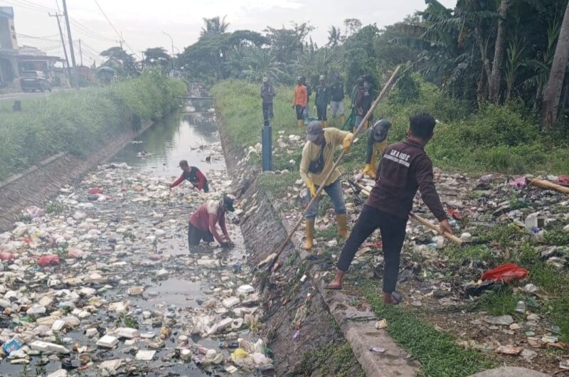 Gerak Cepat Pemkab Serang Bersihkan Sampah di Kali Tirtayasa