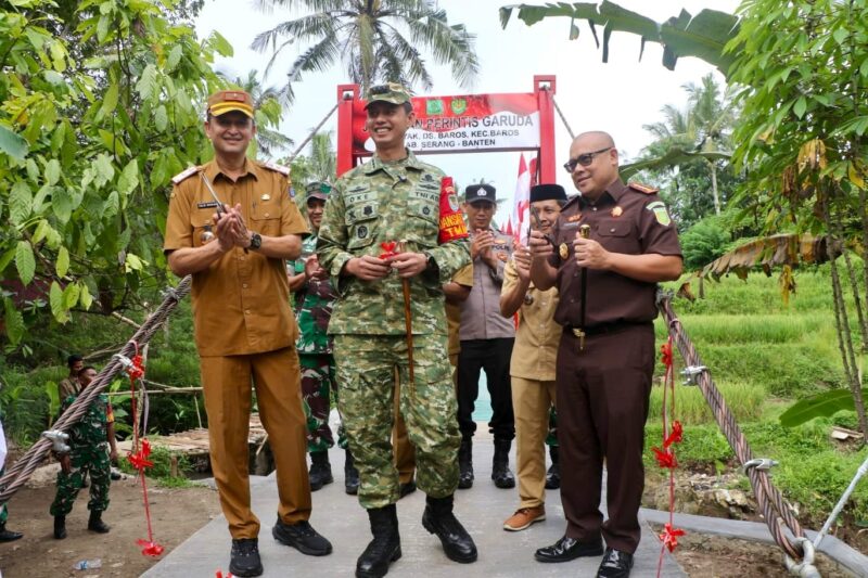 Dibangun TNI AD, Jembatan Garuda di Kampung Mayak Baros Diresmikan 