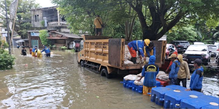 DPUPR Kota Tangerang Operasikan Puluhan Pompa Air untuk Tangani Banjir di Periuk