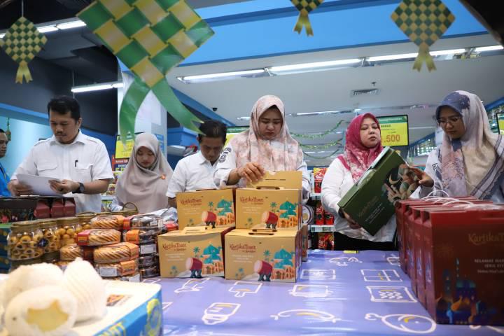 Disperindagkop UKM Kota Tangerang Lakukan Pengawasan Parsel Lebaran di Sejumlah Toko Retail