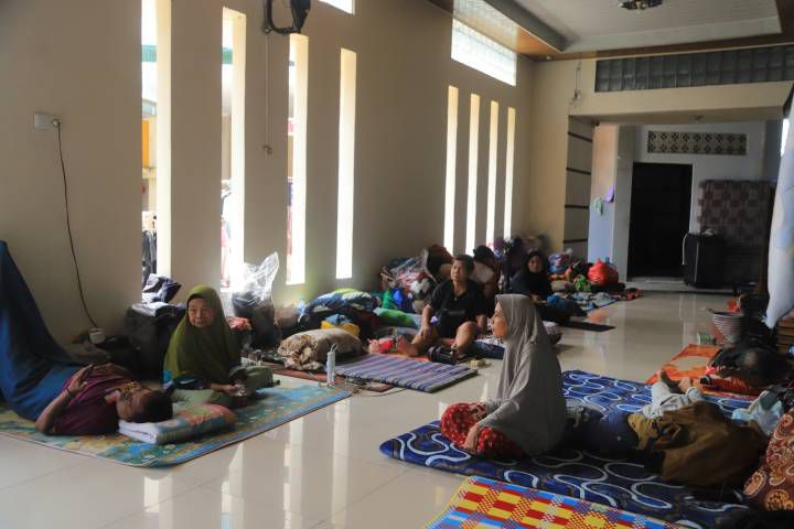 Pengungsi Apresiasi Respons Cepat Pemkot Tangerang Tangani Banjir di Periuk