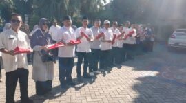 Kecamatan Karawaci Gelar Gerakan Indonesia Asri dan Bagikan Bendera Merah Putih