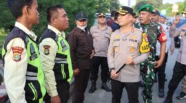 Pantau Jalur Mudik, Polisi Pastikan BBM Aman dan Layanan Kesehatan Siap di Rest Area KM 13,5 Tangerang-Merak.