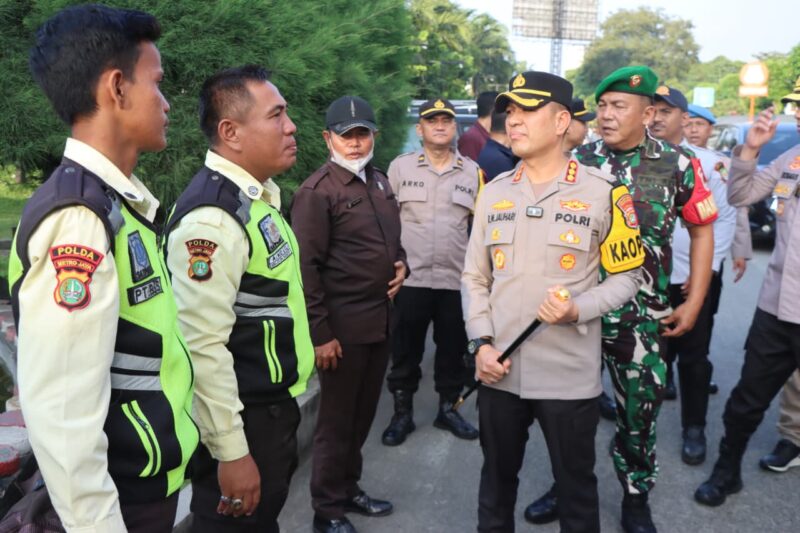 Pantau Jalur Mudik, Polisi Pastikan BBM Aman dan Layanan Kesehatan Siap di Rest Area KM 13,5 Tangerang-Merak.