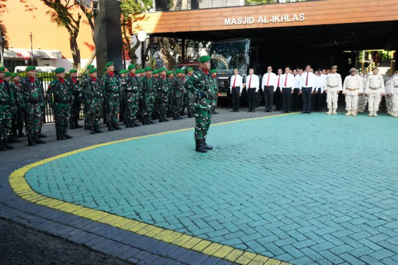 Upacara Bendera 17-an di Makorem 052/Wkr, Tekankan Nasionalisme di Bulan Suci Ramadhan.
