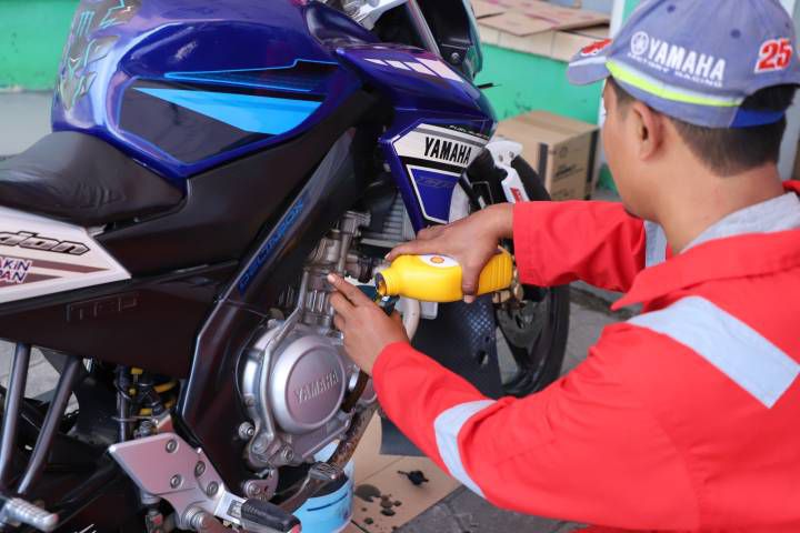 BAZNAS Kota Tangerang Gelar Program Ganti Oli Gratis untuk Pemudik Motor.