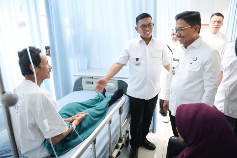 Walikota Tangerang Dampingi Gubernur Banten Tinjau RSUD Kota Tangerang.