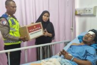 Tak Hanya Atur Lalu Lintas, Polantas Kota Tangerang Sambangi Rumah Kosong dan Bagikan Bansos.