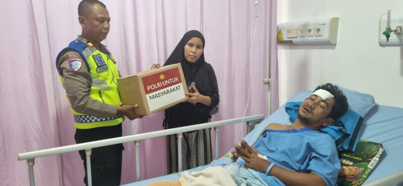 Tak Hanya Atur Lalu Lintas, Polantas Kota Tangerang Sambangi Rumah Kosong dan Bagikan Bansos.