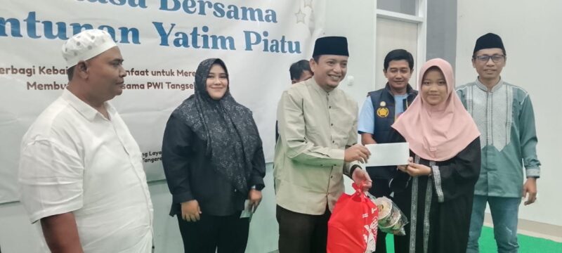 PWI Tangsel Gelar Buka Puasa Bersama dan Santunan Anak Yatim di Gedung Layanan Informasi.
