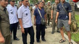 Jaga Ketertiban, Tim Gabungan Kecamatan Tangerang Tertibkan PKL di Sepanjang Cisadane