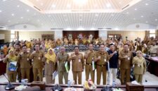 Sekda Kota Tangerang Menyerahkan 108 SK ASN massa Tugas Purna