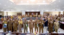 Sekda Kota Tangerang Menyerahkan 108 SK ASN massa Tugas Purna