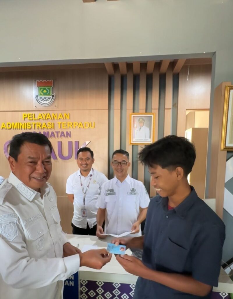 Bupati Tangerang Tinjau Pelayanan KTP di Kecamatan Cisauk