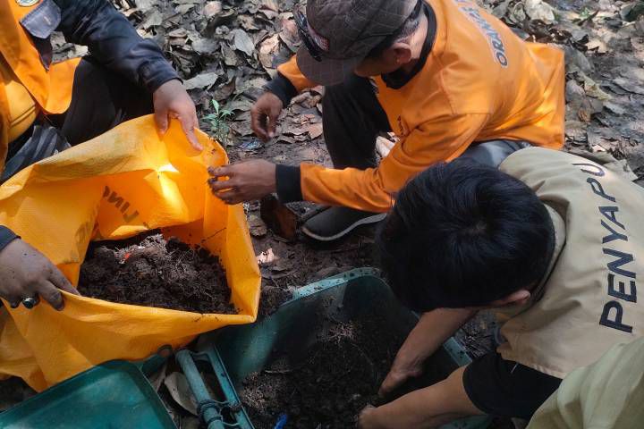 DLH Kota Tangerang Intensifkan Pemasangan Biopori di RTH Jalan Benteng Betawi