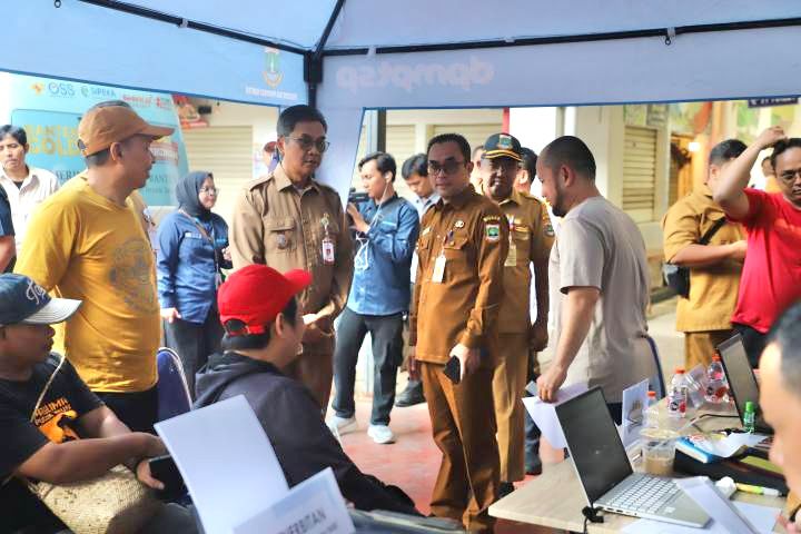 Permudah Legalitas Usaha, DPMPTSP Kota Tangerang Layani NIB di Pasar Anyar