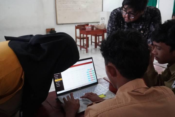 KPU Kota Tangerang Kenalkan E-Voting ke Pelajar untuk Pendidikan Demokrasi