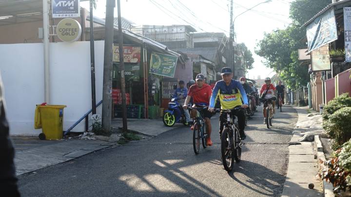 Camat Larangan Bersama Anggota Dewan Gelar Aksi Gowes Keliling Wilayah
