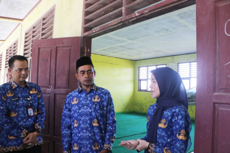 Tinjau SMPN 2 Tirtayasa, Bupati Serang Pastikan 3 Ruang Kelas Direvitalisasi Tahun Ini  