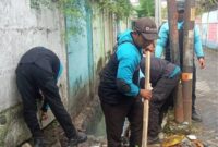 Antisipasi Banjir, Kecamatan Karawaci Rutin Bersihkan Drainase