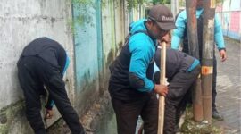 Antisipasi Banjir, Kecamatan Karawaci Rutin Bersihkan Drainase
