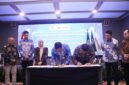 Bupati Serang bersama Plt. BPKAD Kabupaten Serang, Direktur Utama Bank Banten, Kepala Kantor OJK Provinsi Banten, Sekda Kabupaten Serang, Sekda Banten, dan jajaran Komisaris dan Direkur Bank Banten lakukan rangkaian acara mulai dari pembukaan, penandatanganan hingga selesai di Aston Hotel Serang. Kamis (9/4/26).