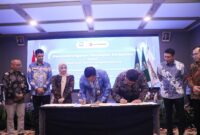 Bupati Serang bersama Plt. BPKAD Kabupaten Serang, Direktur Utama Bank Banten, Kepala Kantor OJK Provinsi Banten, Sekda Kabupaten Serang, Sekda Banten, dan jajaran Komisaris dan Direkur Bank Banten lakukan rangkaian acara mulai dari pembukaan, penandatanganan hingga selesai di Aston Hotel Serang. Kamis (9/4/26).