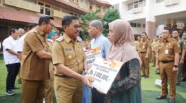 Apel Senin Walikota Tangerang Berikan Penghargaan Kepada Pilar Pilar Sosial.