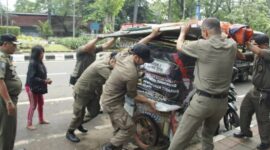 Jaga Ketertiban Kota, Satpol PP Kota Tangerang Tata PKL di Fasilitas Umum