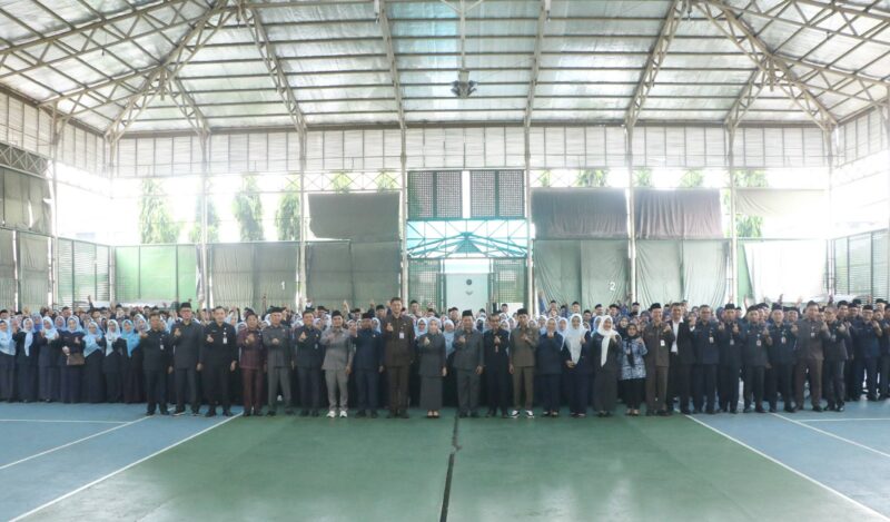 Sumpah CPNS Jadi PNS, Bupati Serang Serahkan 283 SK Kepsek SD dan SMP