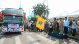 Lepas 393 Calhaj Kloter 16, Maryono Ingatkan Jemaah Jaga Kesehatan di Tanah Suci