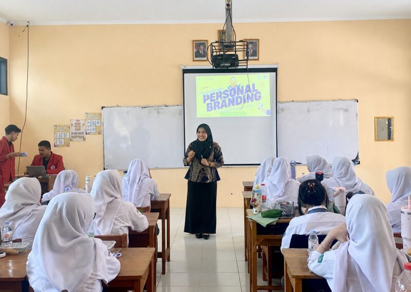 Bangun Personal Branding di Era Digital, Alifiah Ghaniyyu Bekali Siswa SMAN 7 Bekasi Strategi Sukses Bermedia Sosial