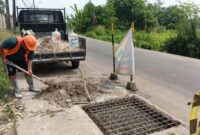 DBMSDA Kabupaten Tangerang Perbaiki Penutup Manhole Rusak di Sejumlah Ruas Jalan