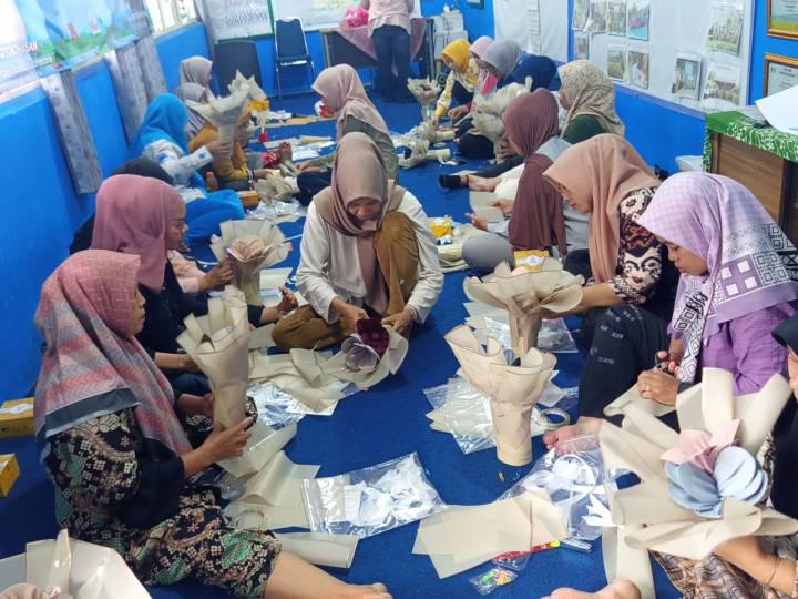 DPAD Kota Tangerang Dorong Pemberdayaan Warga Lewat Pelatihan Hand Bucket