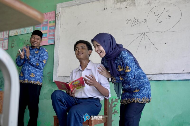Satu Tahun Zakiyah–Najib, 3.118 Siswa dan 253 Guru Terima Beasiswa