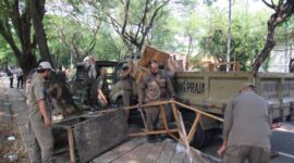 Kembalikan Fungsi Fasilitas Umum, Satpol PP Kota Tangerang Tertibkan PKL di Kawasan Tugu Adipura