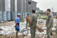 Respons Aduan Warga, Kecamatan Cibodas Tertibkan Aktivitas Pembakaran Sampah 