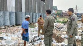 Respons Aduan Warga, Kecamatan Cibodas Tertibkan Aktivitas Pembakaran Sampah 