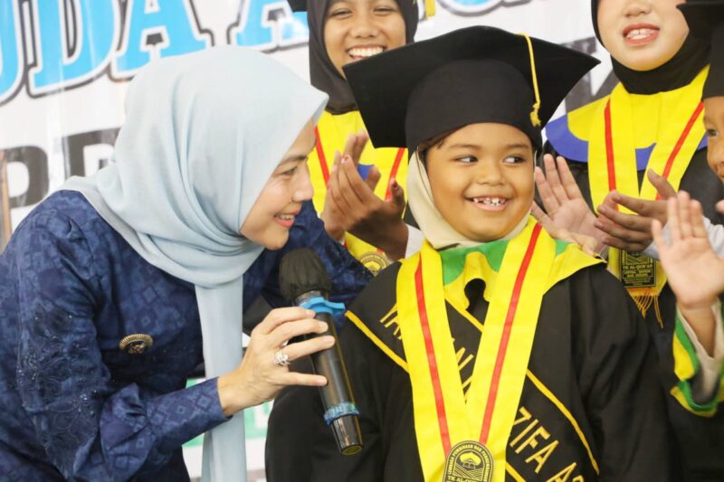 Bupati Serang Ratu Zakiyah: Orang Tua Madrasah Pertama bagi Anak 