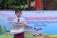 Dukung Pendidikan Anak Sejahtera, PMI Kota Tangerang dan Yayasan Amway Peduli Bagikan 300 Perlengkapan Sekolah 