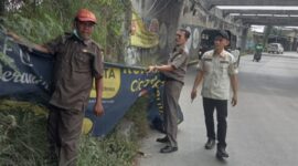 Satgas Trantib Kecamatan Neglasari Tertibkan Spanduk Liar dan Parkir Liar
