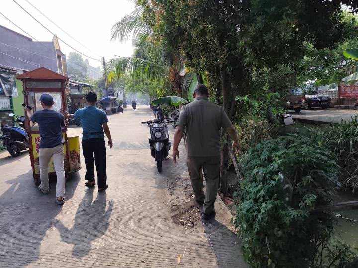 Trantib Cipondoh Tertibkan PKL di Kawasan GOR Gondrong Setelah Tahapan Persuasif Dilakukan